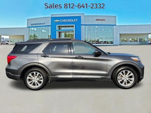 Used 2020 Ford Explorer XLT w/ Equipment Group 202A AWD/4WD image 8