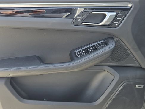 Certified 2025 Porsche Macan image 22
