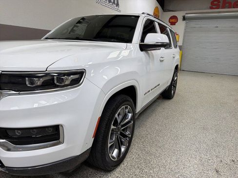 Used 2022 Jeep Grand Wagoneer Series III w/ Rear Seat Video Group 1 image 10