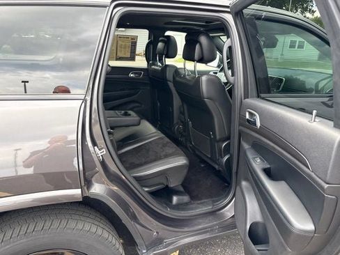Used 2018 Jeep Grand Cherokee Altitude AWD/4WD image 10