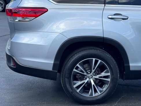 Used 2019 Toyota Highlander LE FWD image 40