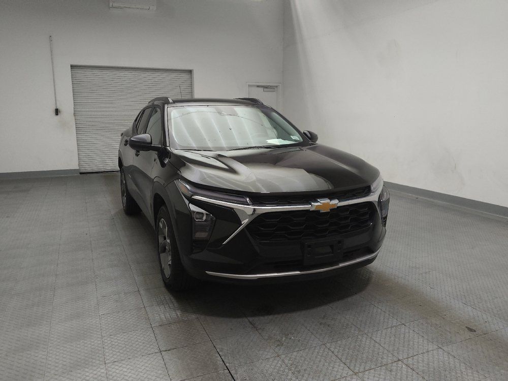 Used 2025 Chevrolet Trax LT w/ LT Convenience Package FWD image 14