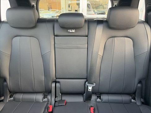 Used 2023 Mercedes-Benz GLB 250 4MATIC w/ Premium Package image 26