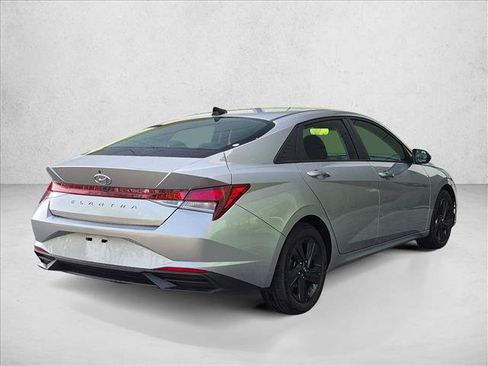 Used 2021 Hyundai Elantra SEL w/ Convenience Package FWD image 5