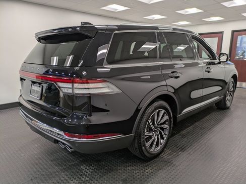 Used 2025 Lincoln Aviator Premiere image 4