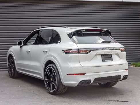 Certified 2023 Porsche Cayenne S AWD/4WD image 3