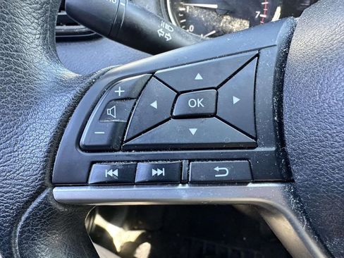 Used 2019 Nissan Rogue S AWD/4WD image 17