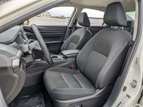 Used 2025 Nissan Altima 2.5 SV FWD image 23