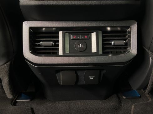 Used 2024 Ford F250 Platinum image 40