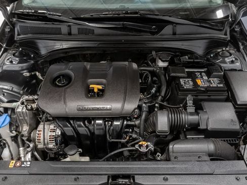 Used 2024 Kia Forte LXS FWD image 3