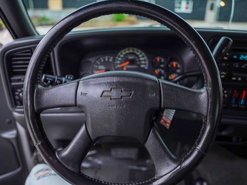 Used 2006 Chevrolet Silverado 1500 LT w/ Light Duty Power Package AWD/4WD image 15