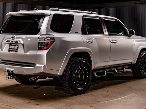 Used 2022 Toyota 4Runner SR5 image 9