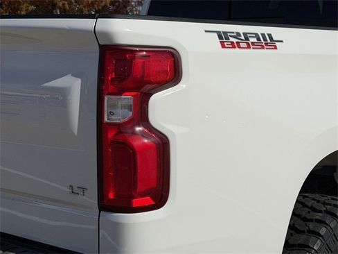 Used 2021 Chevrolet Silverado 1500 LT Trail Boss w/ Convenience Package II image 7