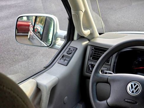 Used 2002 Volkswagen Eurovan MV image 15