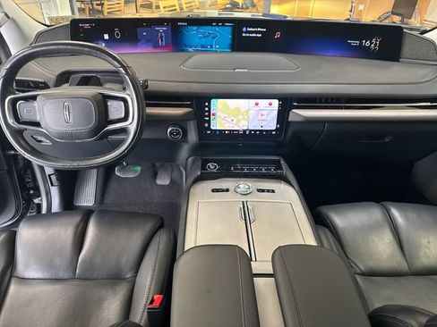 Used 2025 Lincoln Navigator L Reserve AWD/4WD image 13