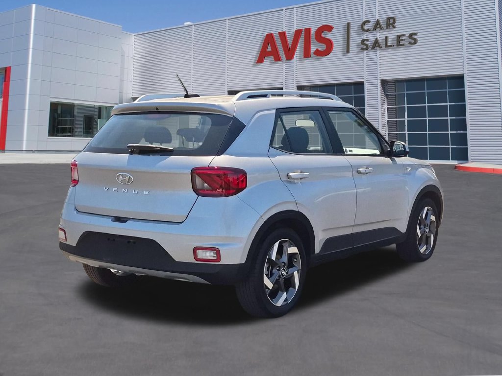 Used 2025 Hyundai Venue SEL FWD image 6
