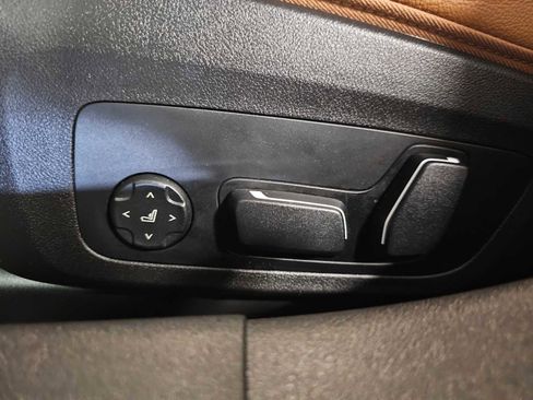 Used 2025 BMW 330i xDrive Sedan w/ M Sport Package image 27