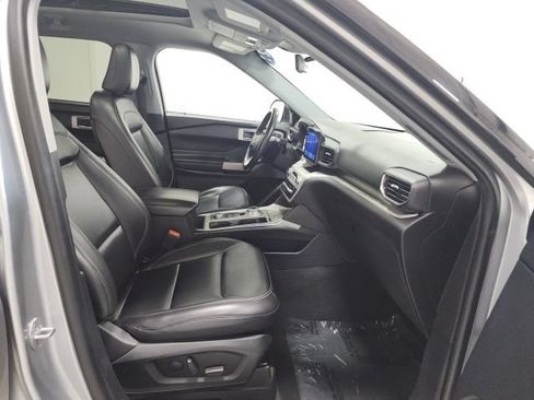 Used 2021 Ford Explorer XLT w/ Equipment Group 202A AWD/4WD image 8