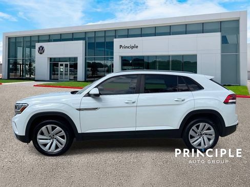 Used 2023 Volkswagen Atlas Cross Sport SE w/ Panoramic Sunroof Package FWD image 6