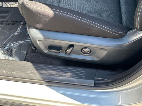 Used 2025 Nissan Rogue SV FWD image 22