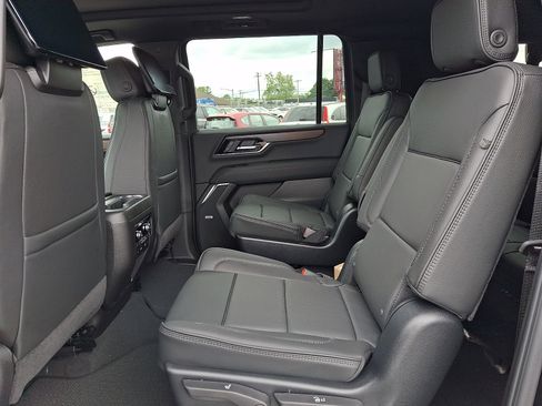 New 2026 GMC Yukon XL Denali w/ Denali Reserve Package AWD/4WD image 5