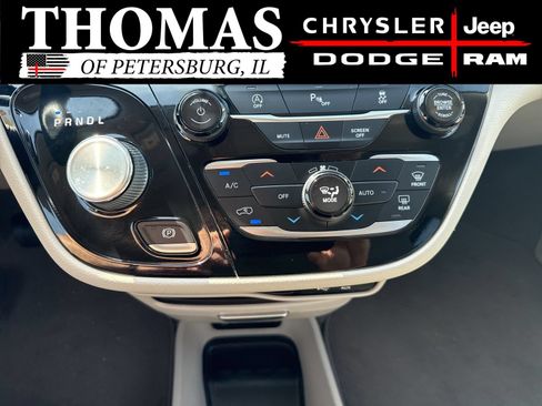 Used 2019 Chrysler Pacifica Touring Plus w/ Tire & Wheel Group FWD image 10