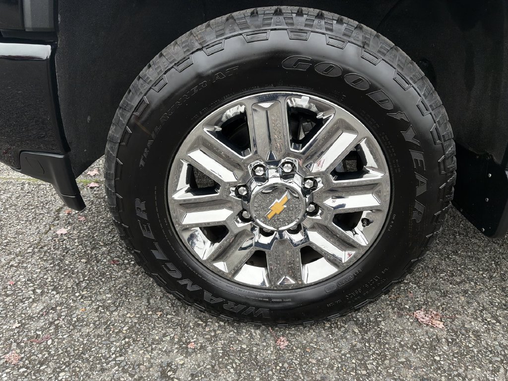 Certified 2022 Chevrolet Silverado 2500 High Country w/ Technology Package AWD/4WD image 35