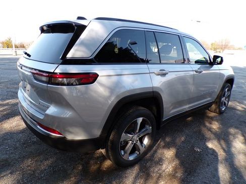 New 2026 Jeep Grand Cherokee Limited w/ Luxury Tech Group II AWD/4WD image 4