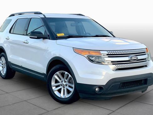 Used 2013 Ford Explorer XLT FWD image 3