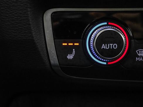 Used 2022 Audi Q3 2.0T Premium w/ Black Optic Sport Package image 10