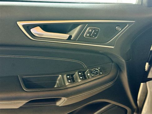 Used 2024 Ford Edge Titanium image 18