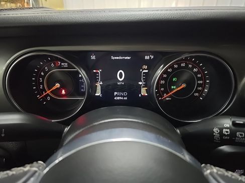 Used 2020 Jeep Wrangler Unlimited Sahara w/ Uconnect 4C Nav & Sound Group AWD/4WD image 21