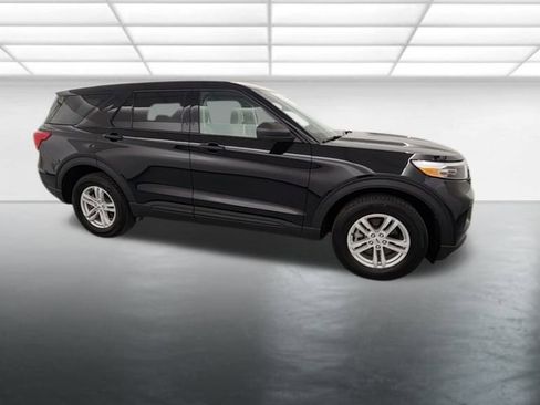 Used 2023 Ford Explorer XLT image 9