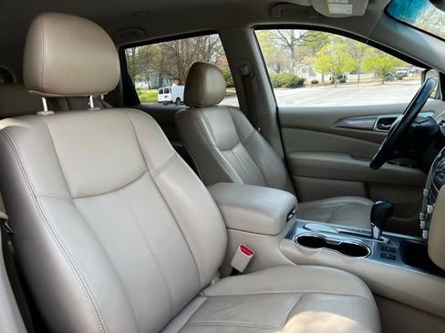 Used 2020 Nissan Pathfinder SL image 23