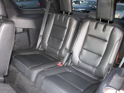 Used 2016 Ford Explorer XLT w/ Equipment Group 202A AWD/4WD image 19