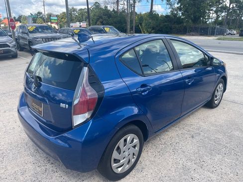 Used 2015 Toyota Prius C One image 5