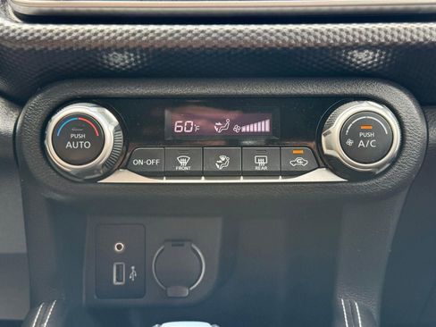 Used 2019 Nissan Kicks SV FWD image 41