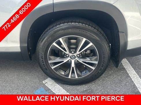 Used 2019 Toyota Highlander Plus AWD/4WD image 13