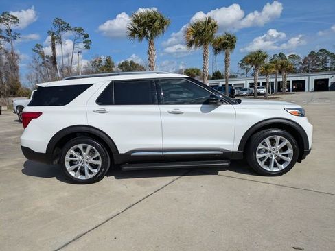 Used 2022 Ford Explorer Platinum w/ Technology Package AWD/4WD image 3