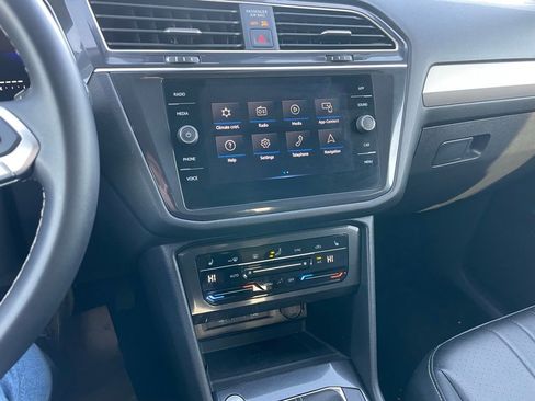 Used 2024 Volkswagen Tiguan SE AWD/4WD image 10