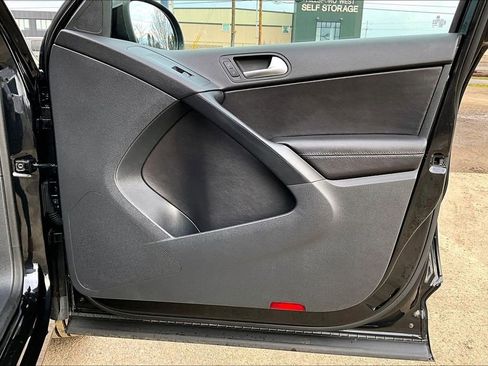 Used 2017 Volkswagen Tiguan S image 24