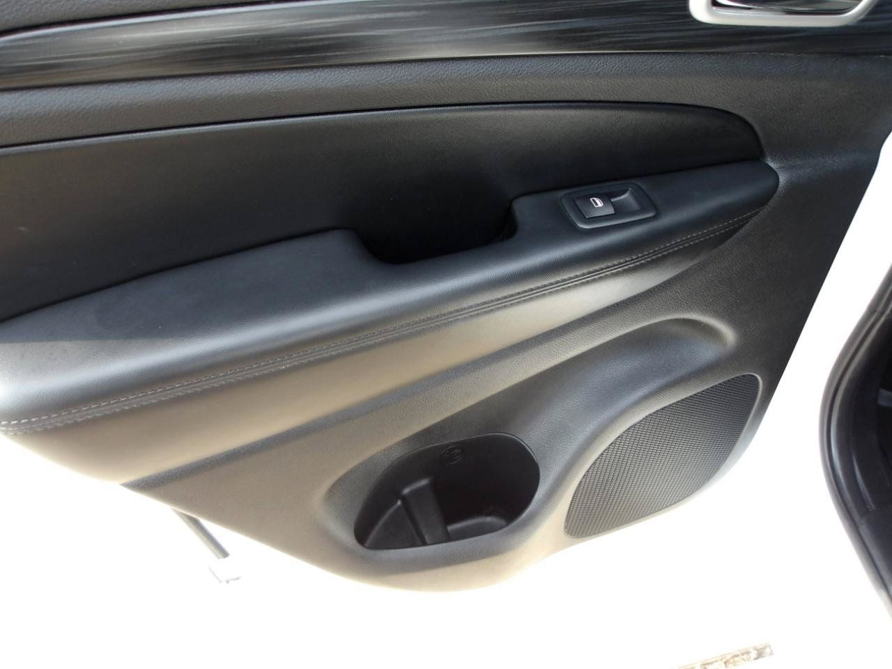 Used 2020 Jeep Grand Cherokee Altitude RWD image 16