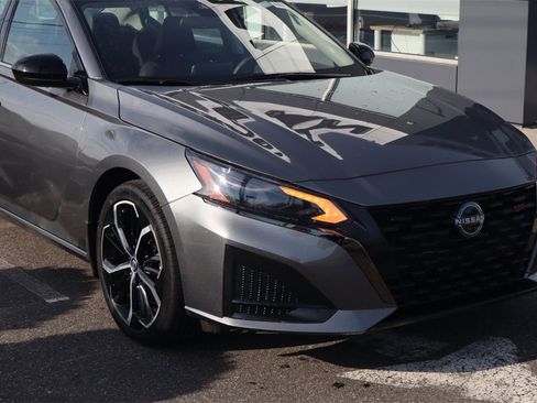 Certified 2025 Nissan Altima 2.5 SR image 4