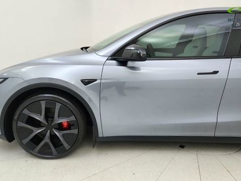 Used 2026 Tesla Model Y Performance AWD/4WD image 9