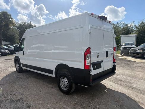 Used 2025 RAM ProMaster 2500 w/ Convenience Group FWD image 3