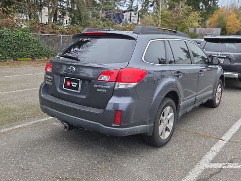 Used 2013 Subaru Outback 3.6R Limited w/ Moonroof Pkg image 4