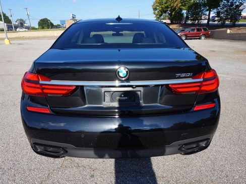 Used 2017 BMW 750i image 7