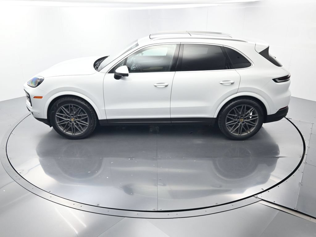 Certified 2024 Porsche Cayenne AWD/4WD image 31
