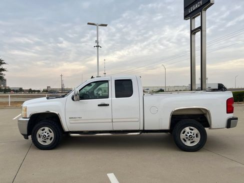 Used 2011 Chevrolet Silverado 2500 LT RWD image 3