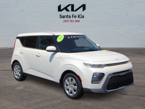 Certified 2022 Kia Soul LX FWD image 1